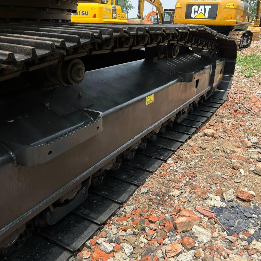 Komatsu 240-8 Paletli ekskavatörler