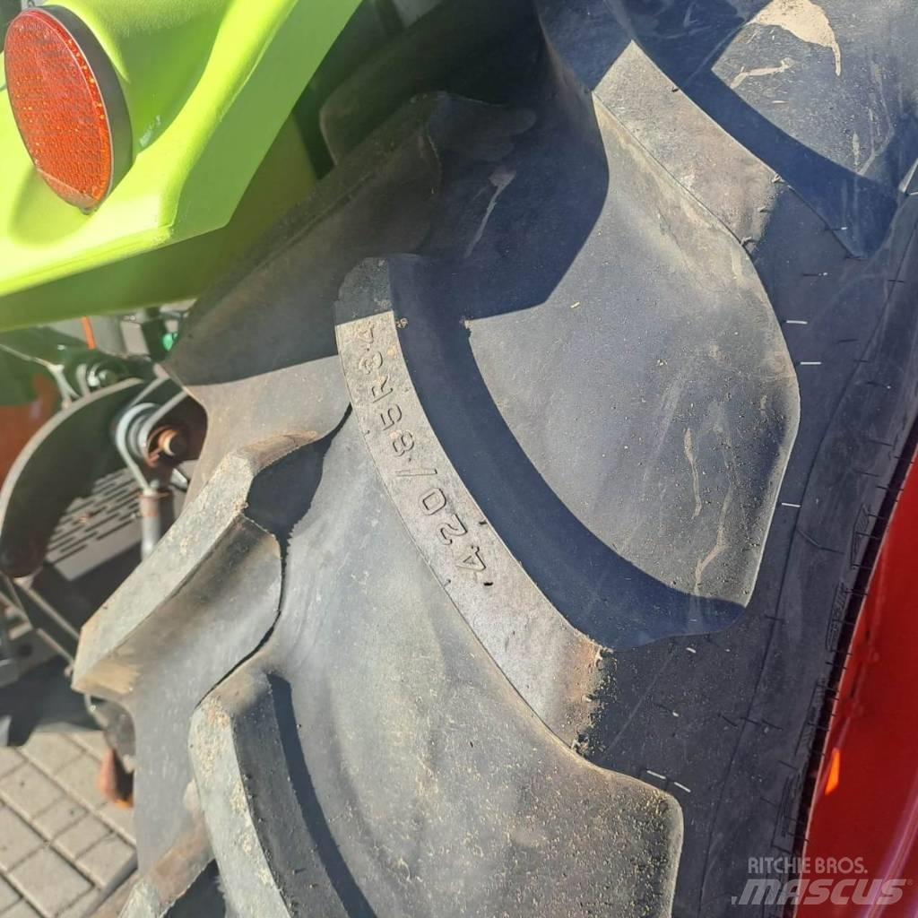 CLAAS Axos 330 Traktörler