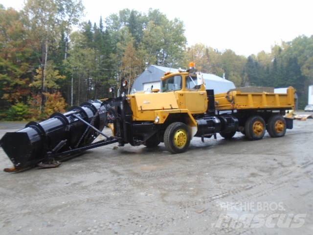 Mack RM 6866 S Kar küreme biçaklari