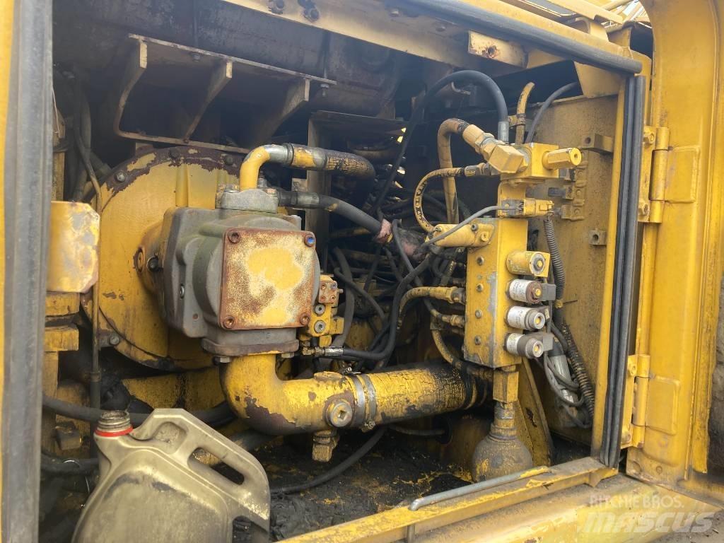 Komatsu PW 170 Lastik tekerli ekskavatörler