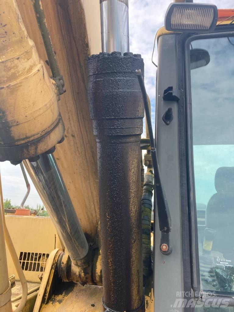 Komatsu PW 170 Lastik tekerli ekskavatörler