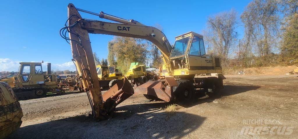 CAT 212 Lastik tekerli ekskavatörler