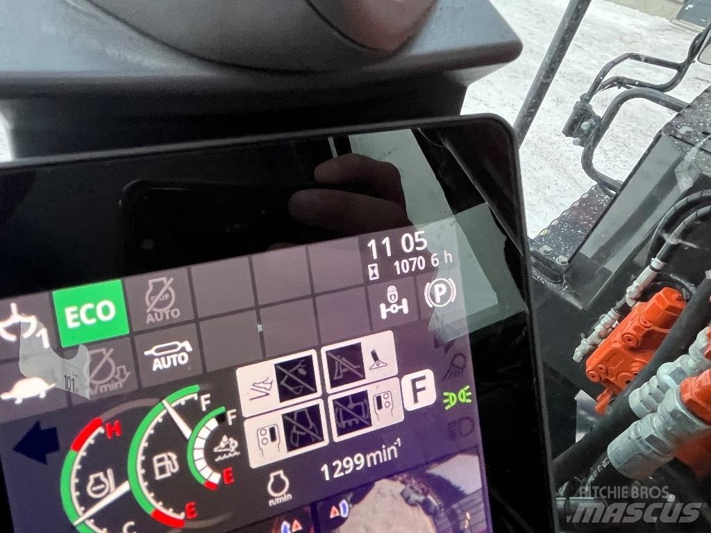 Hitachi ZX 135 W-7 Lastik tekerli ekskavatörler