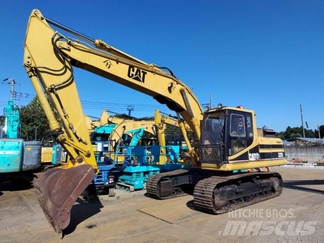 CAT 320 Paletli ekskavatörler