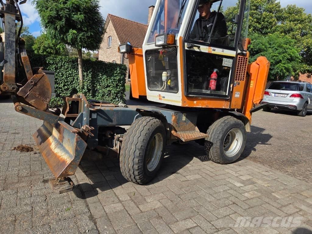Boki 4551 Lastik tekerli ekskavatörler