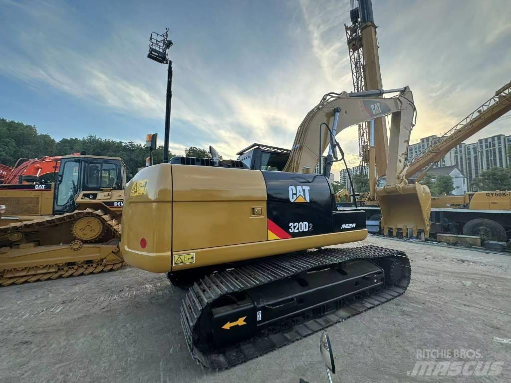 CAT 320D2 Paletli ekskavatörler