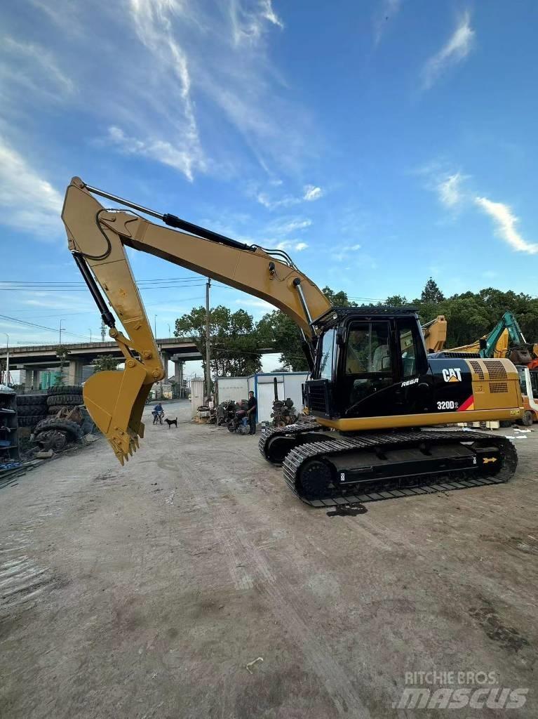 CAT 320D2 Paletli ekskavatörler