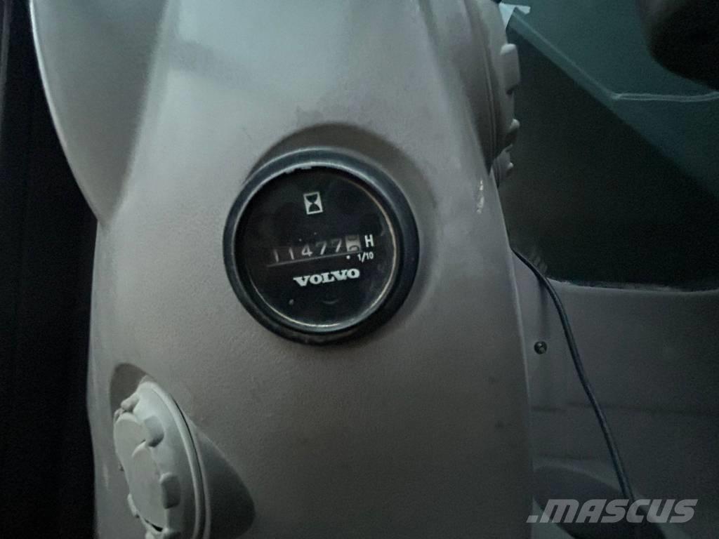 Volvo ECR 235 Paletli ekskavatörler