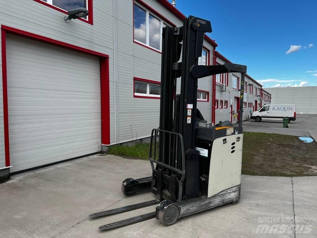 Crown ESR 5000 Reach truck - depo içi istif araçları