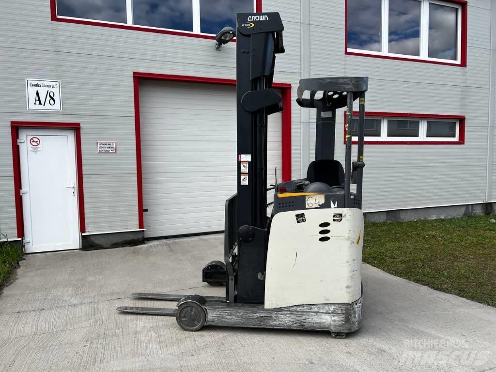 Crown ESR 5000 Reach truck - depo içi istif araçları