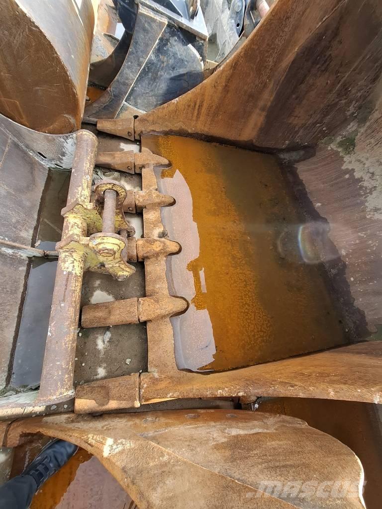 Komatsu PC 700 LC-11 Paletli ekskavatörler