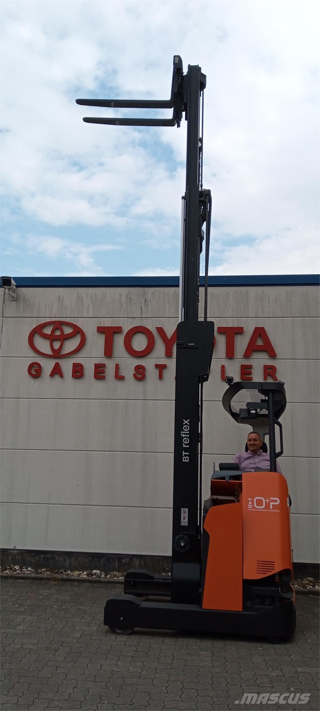 Toyota RRE 160H Reach truck - depo içi istif araçları