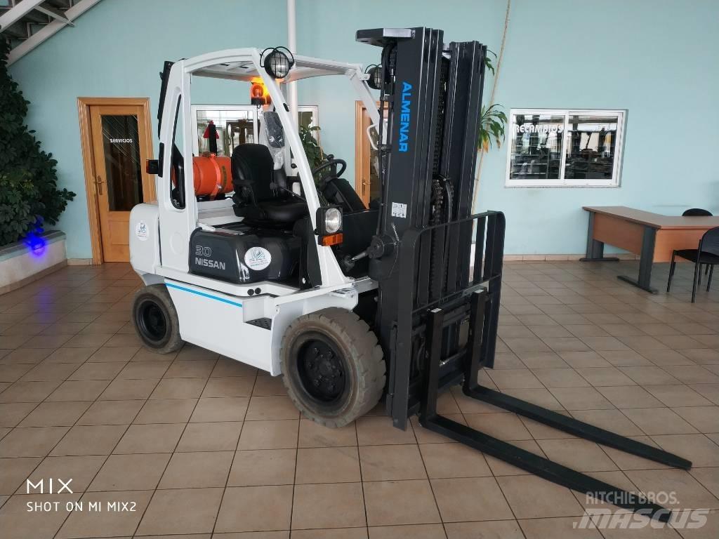 Nissan UGD-30 LPG'li forkliftler