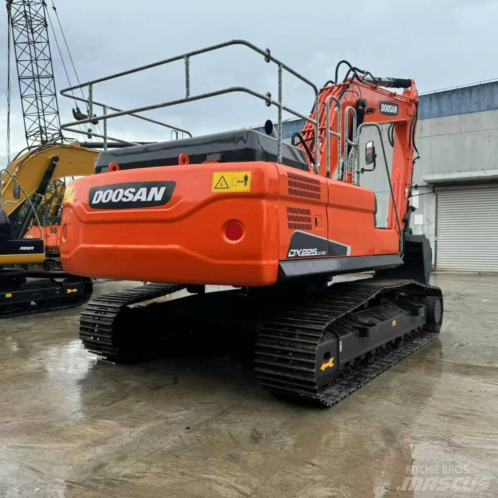 Doosan DX 225 LCA Paletli ekskavatörler