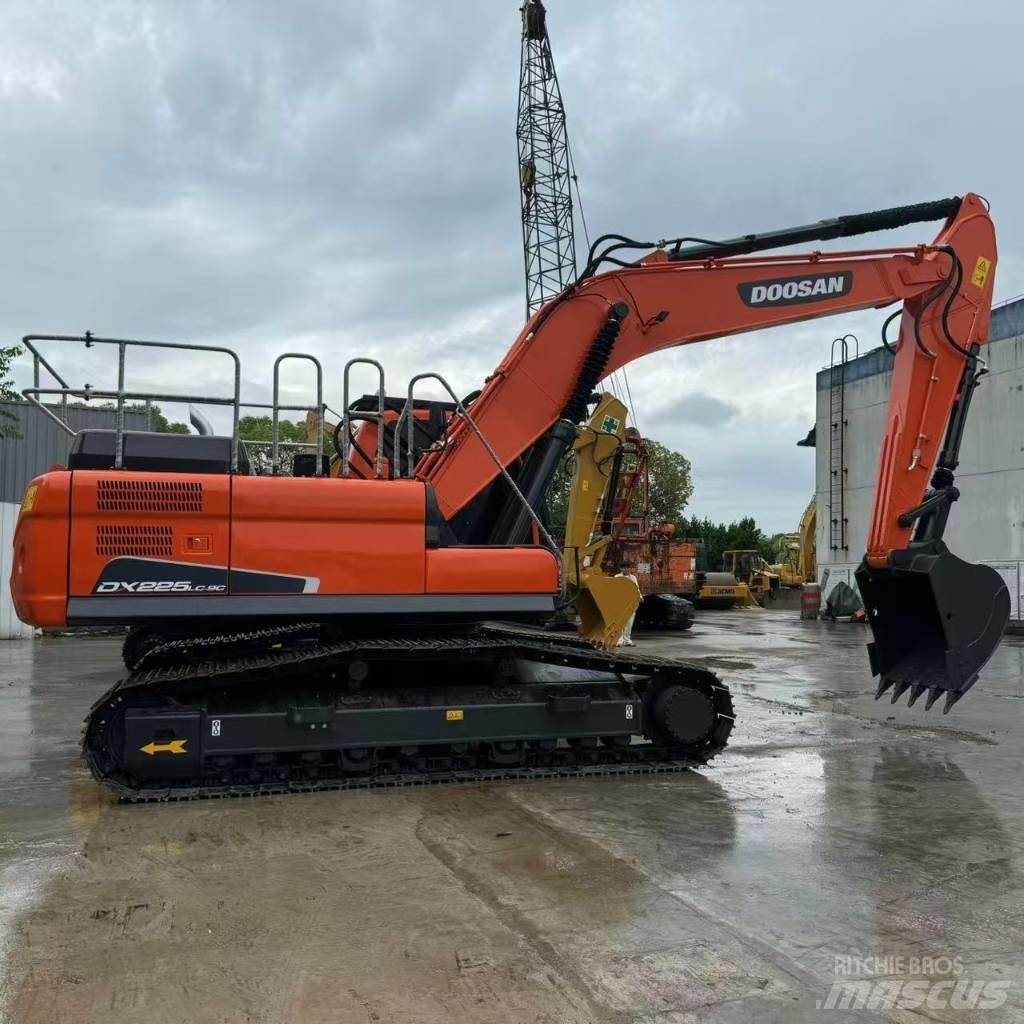 Doosan DX 225 LCA Paletli ekskavatörler