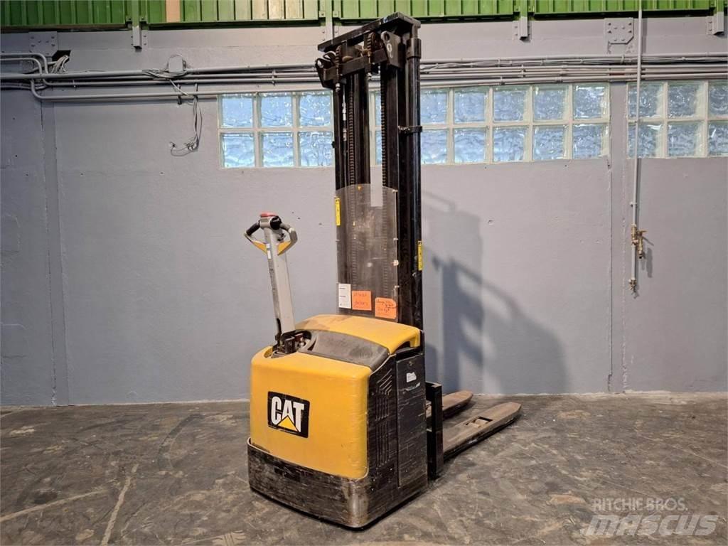 CAT NSP16N Yaya kumandali istif makinasi