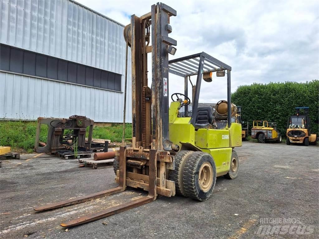 Clark GPM30 Diger