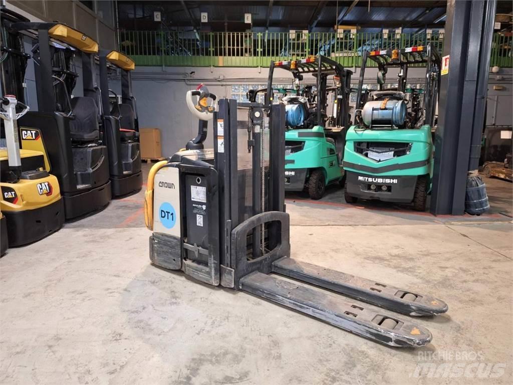 Crown DT3040 Akülü depo ekipmanları