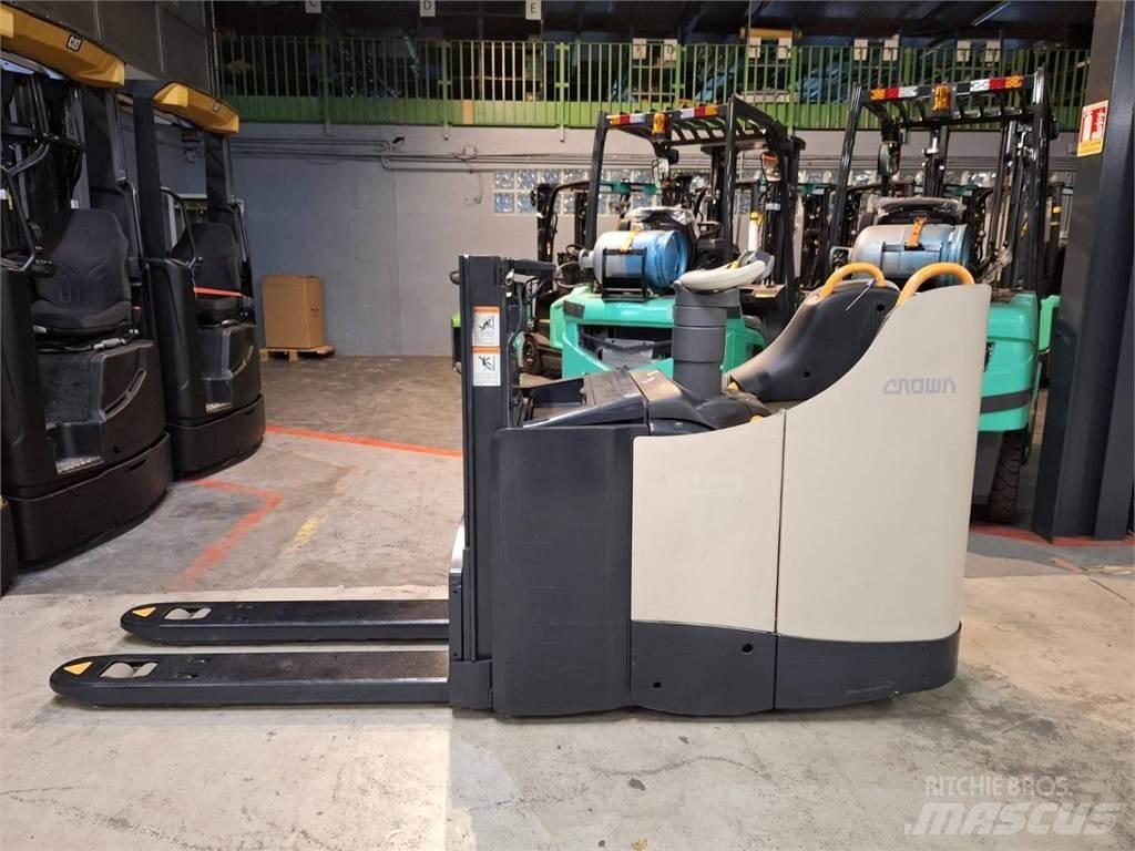Crown DT3040 Akülü depo ekipmanları