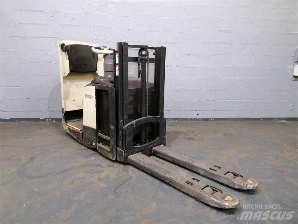 Crown DT3040 Akülü depo ekipmanları