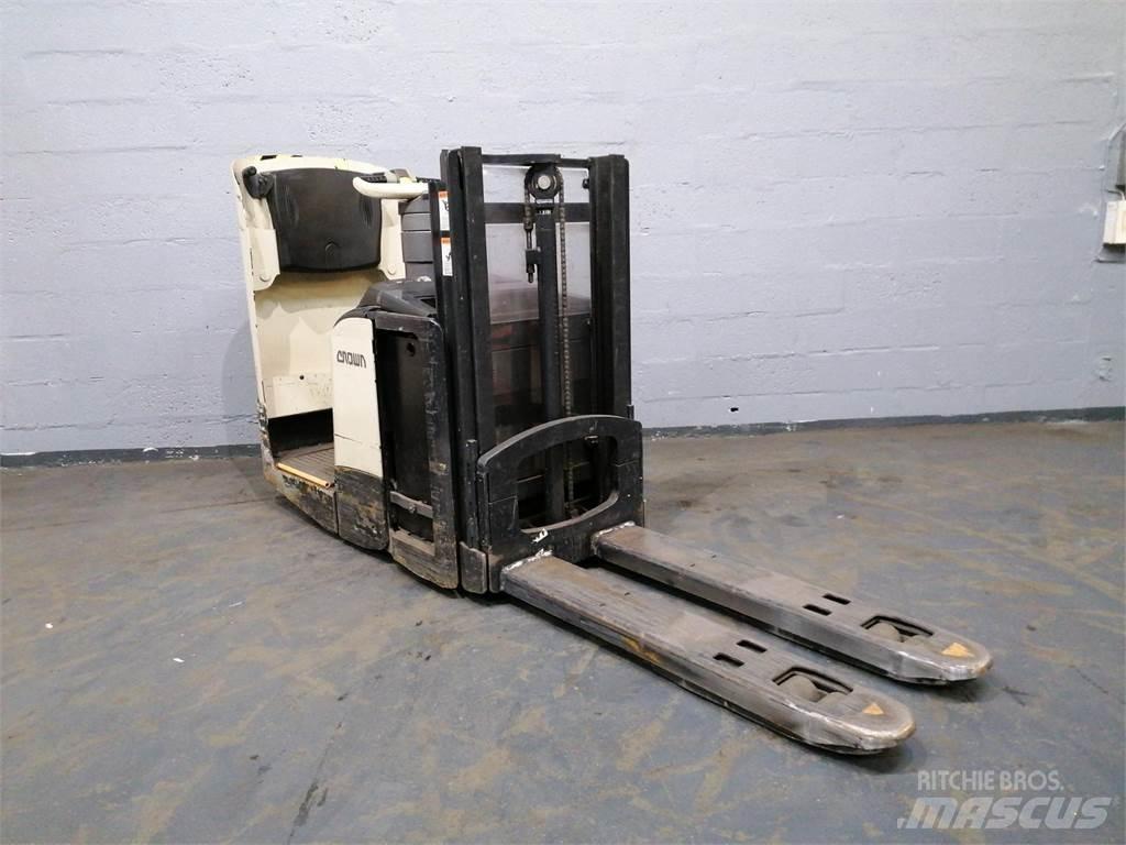Crown DT3040 Akülü depo ekipmanları