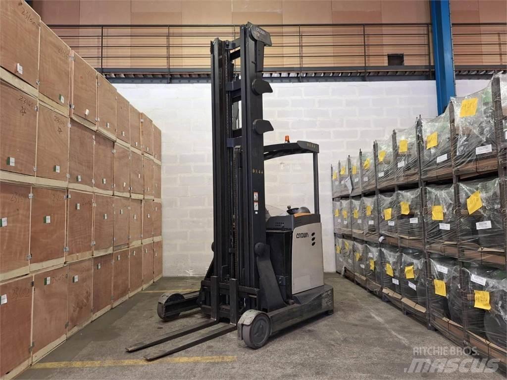 Crown ESR 5260 Reach truck - depo içi istif araçları
