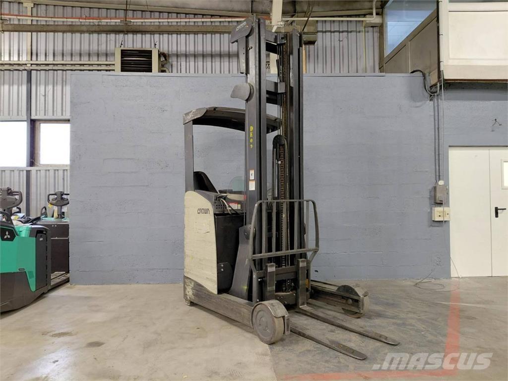 Crown ESR 5260 Reach truck - depo içi istif araçları