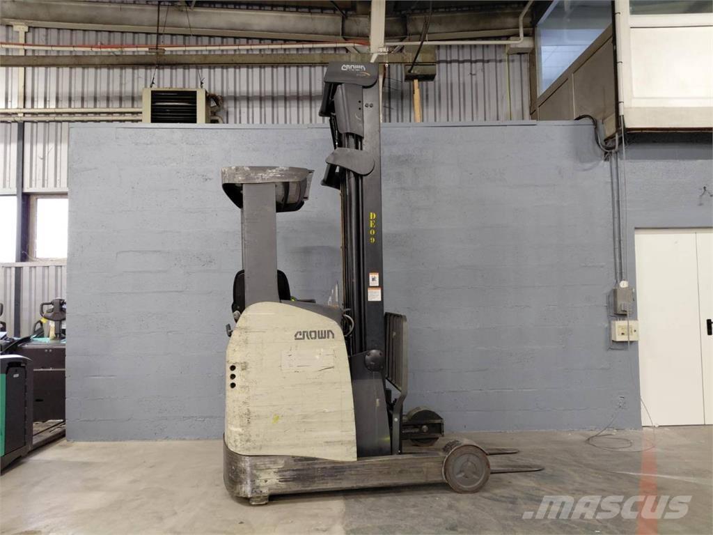 Crown ESR 5260 Reach truck - depo içi istif araçları