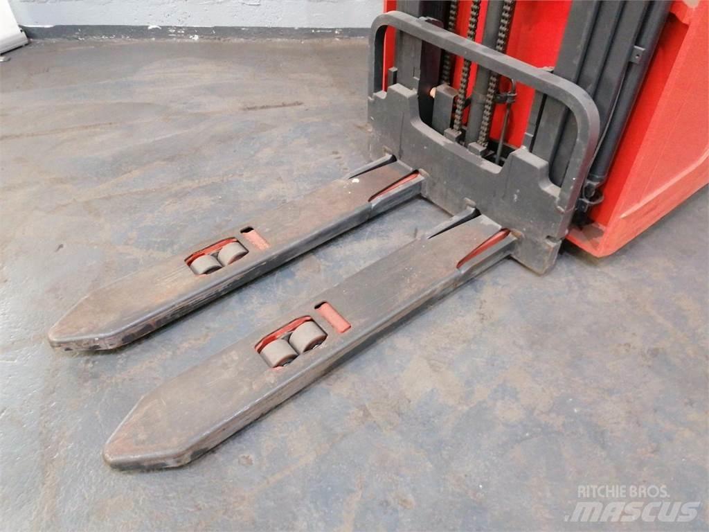 Fenwick L12 Akülü depo ekipmanları