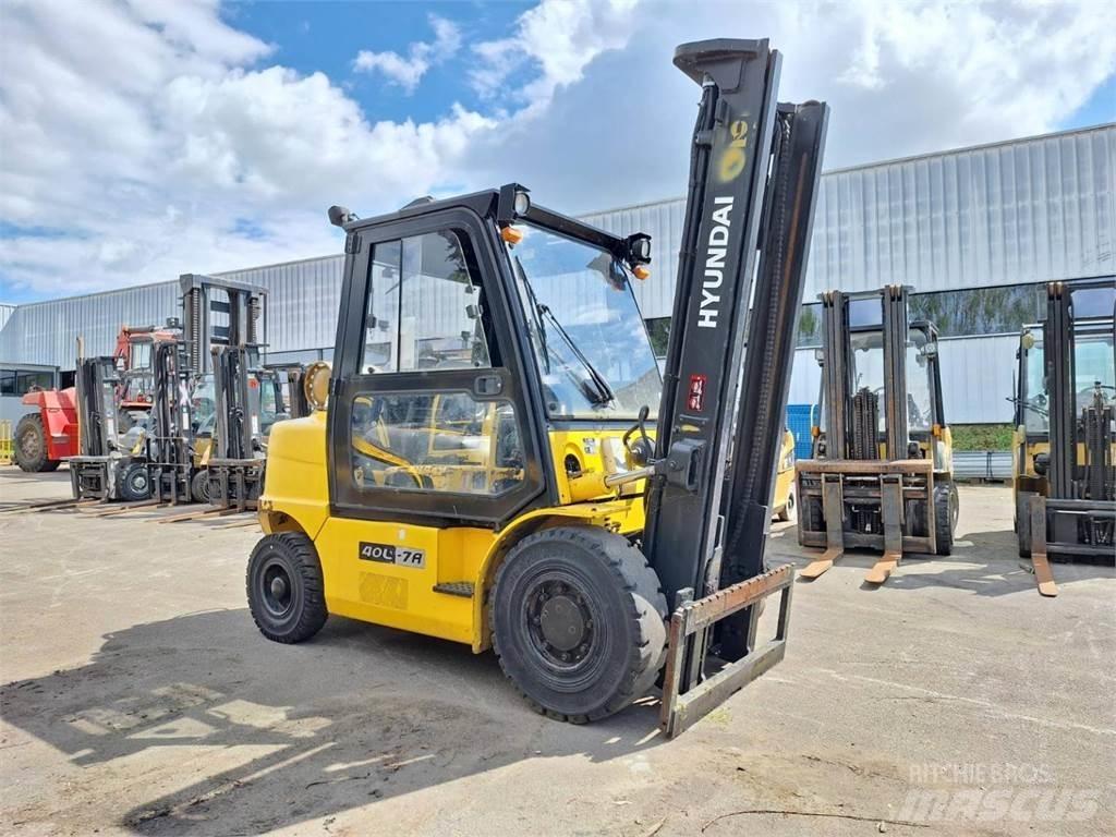 Hyundai 40L-7A Diger
