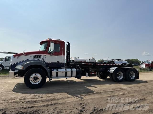 Mack GRANITE Diger