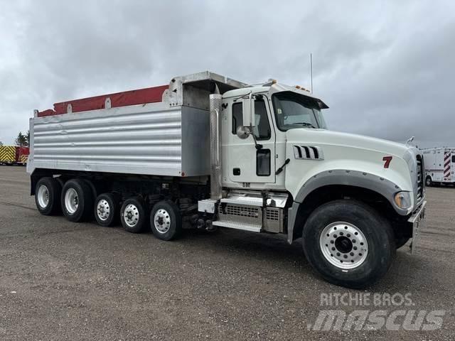Mack GRANITE Diger
