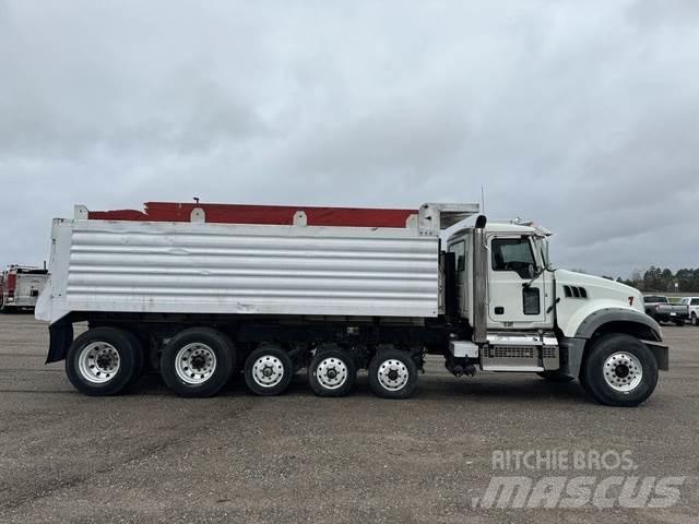 Mack GRANITE Diger
