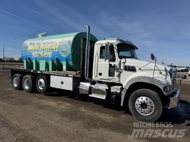 Mack GRANITE Diger