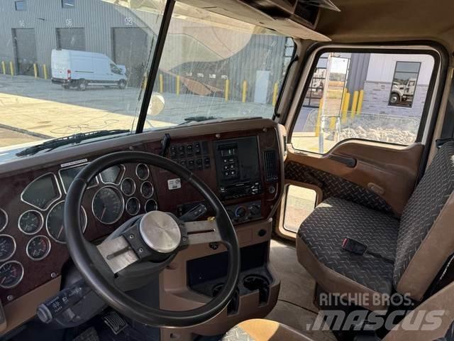 Mack GRANITE Diger