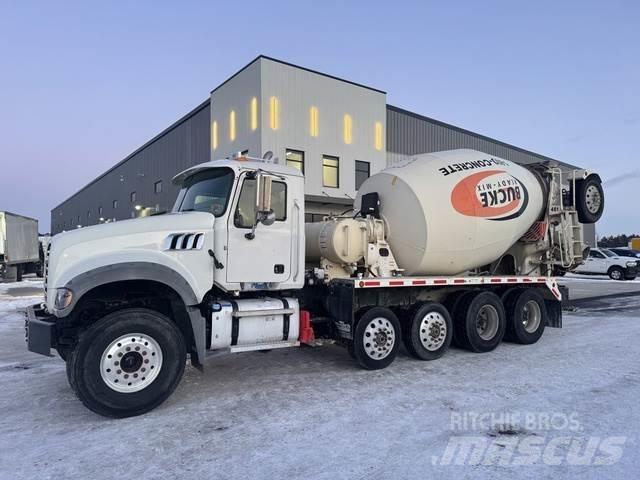 Mack GRANITE Diger