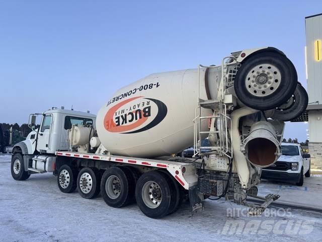 Mack GRANITE Diger
