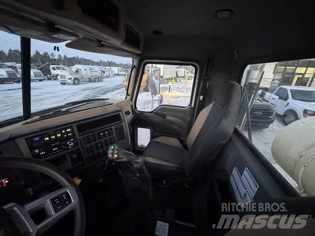 Mack GRANITE Diger