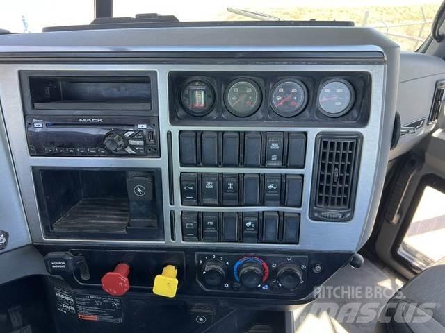 Mack PINNACLE Diger