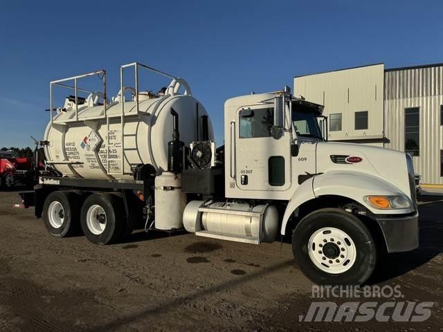 Peterbilt 335 Diger