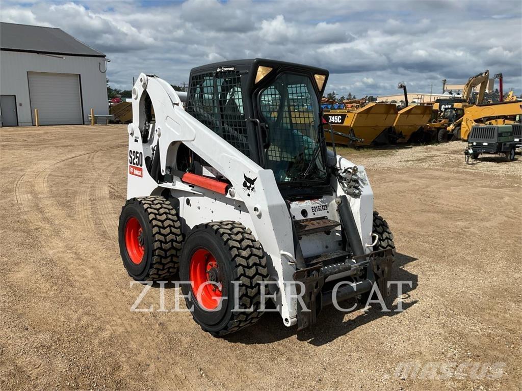 Bobcat S250 Skid steer loderler