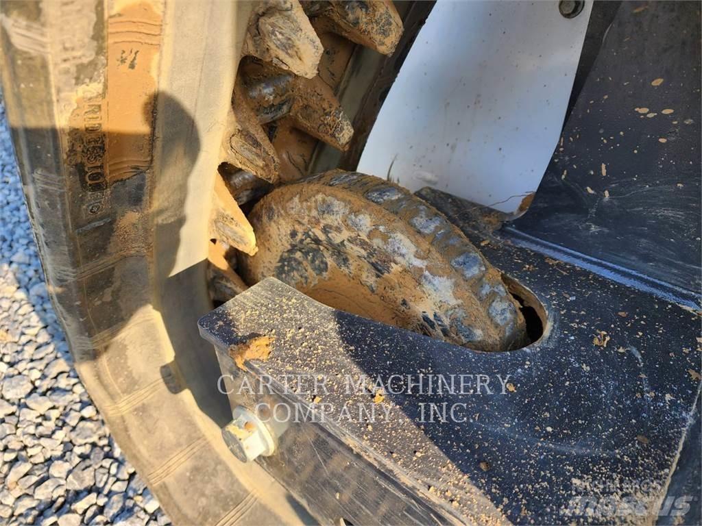 Bobcat T66 Skid steer loderler