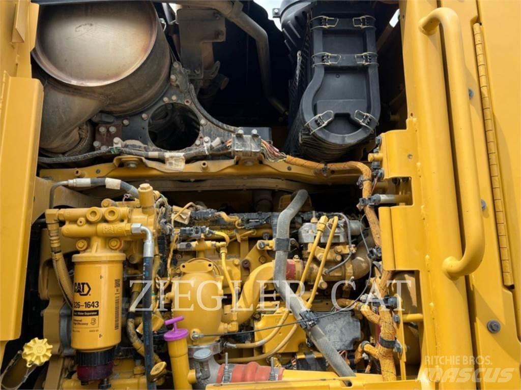 CAT 12M2AWD Greyderler