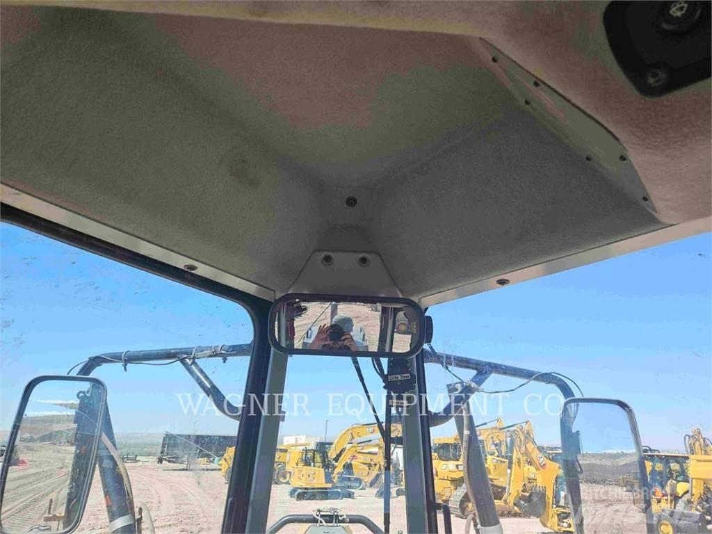 CAT 140M Greyderler