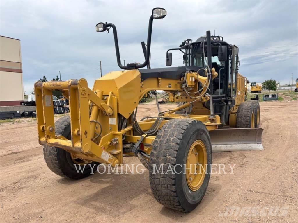 CAT 140M 2 Greyderler