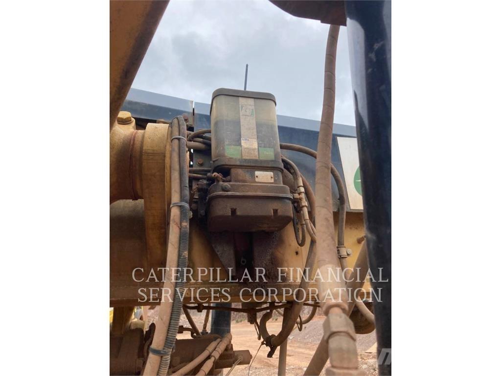 CAT 16M Greyderler