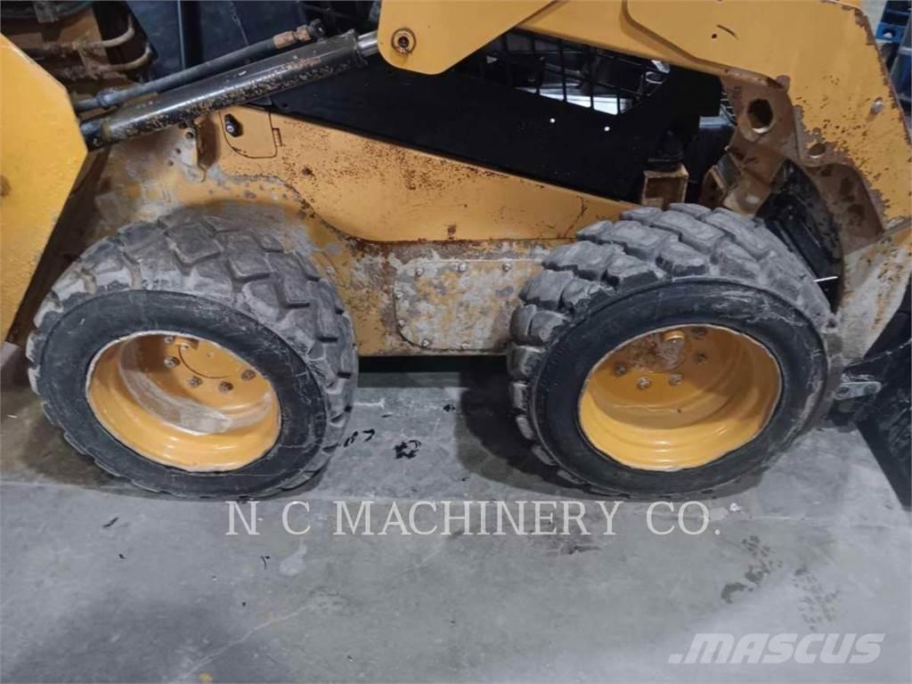 CAT 236D H2CN Skid steer loderler