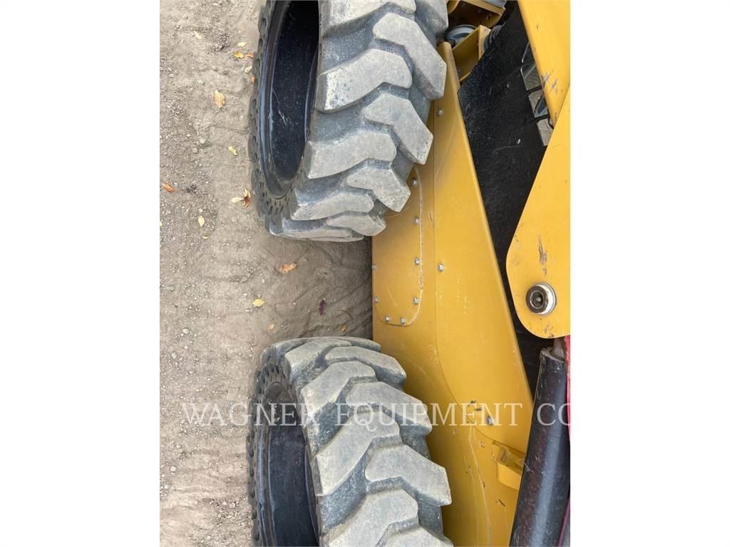 CAT 236D3 Skid steer loderler