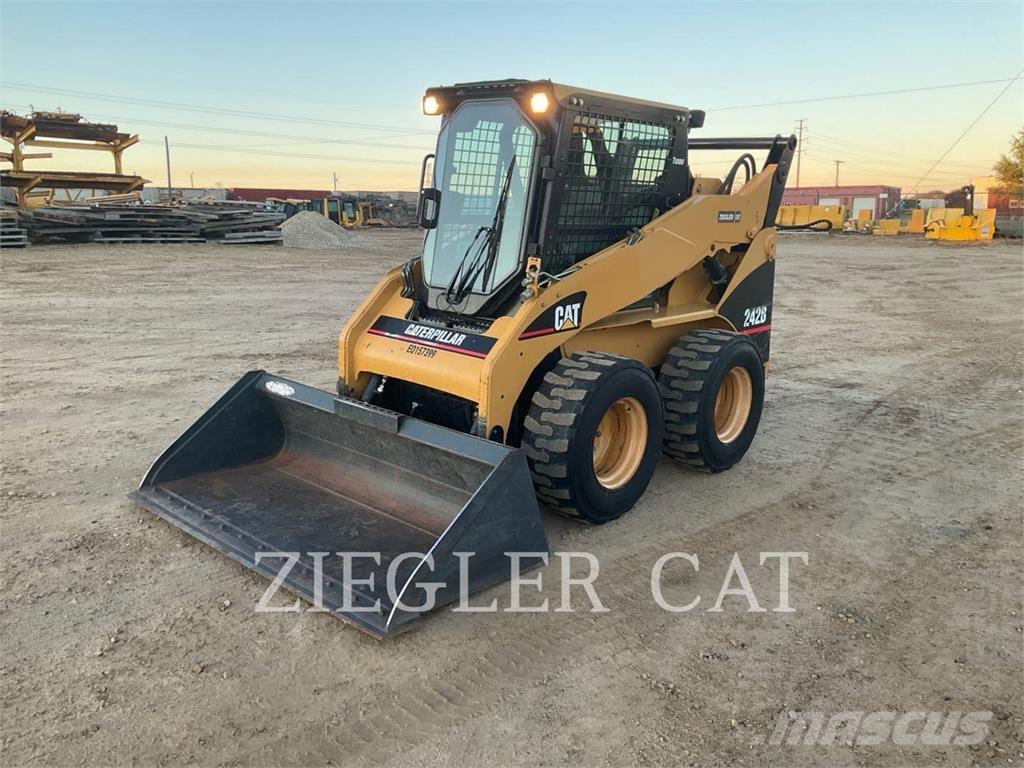 CAT 242B Skid steer loderler