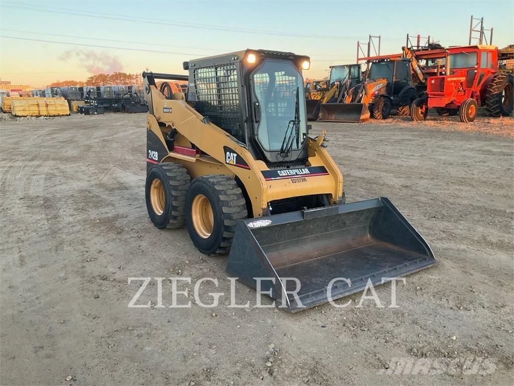 CAT 242B Skid steer loderler